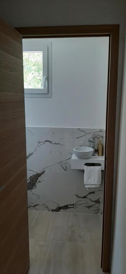 Magnifique Appartement 2 Chambres Avec 50 M2 De Jardin Privatif ลา โคร ภายนอก รูปภาพ
