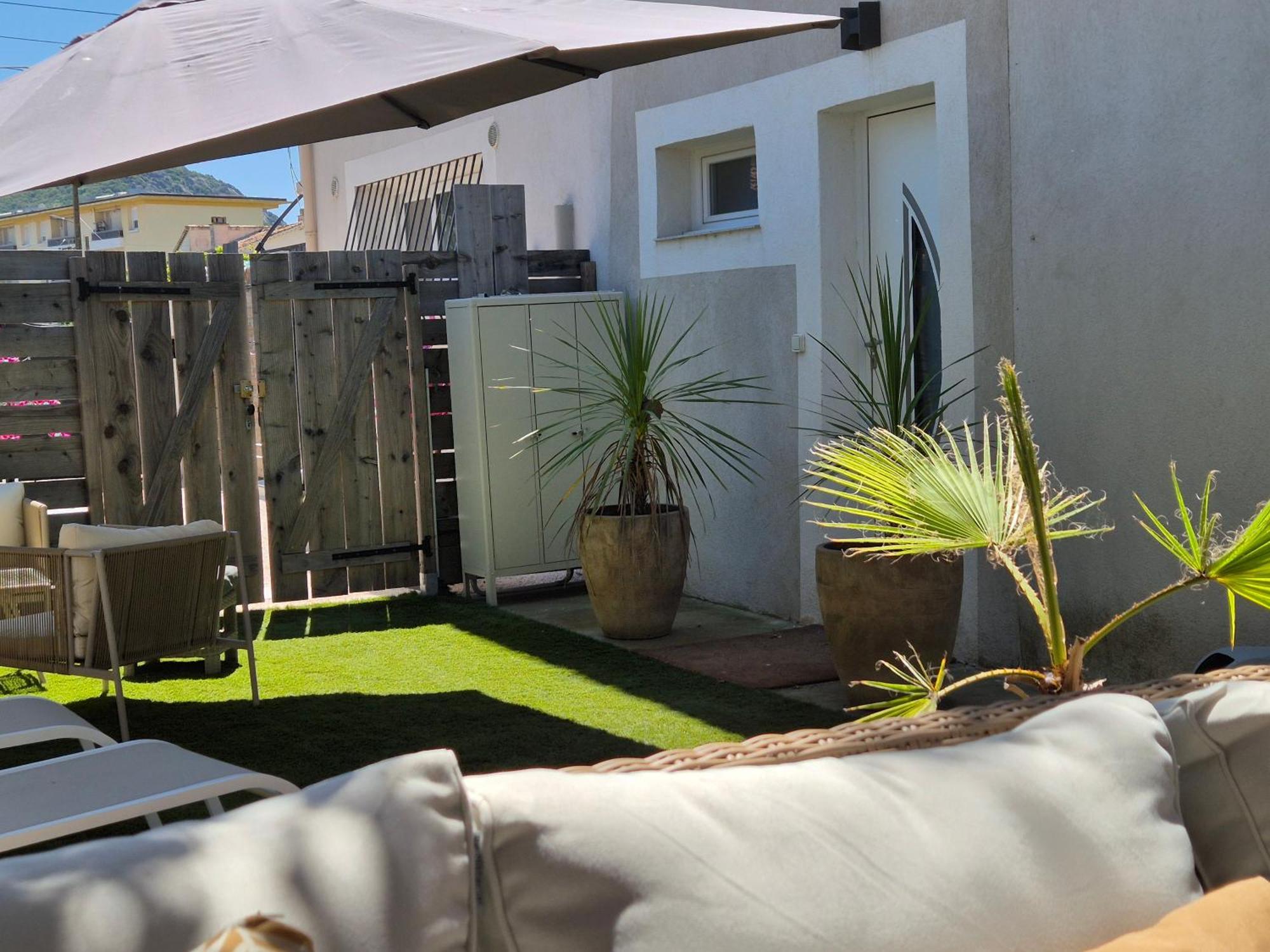 Magnifique Appartement 2 Chambres Avec 50 M2 De Jardin Privatif ลา โคร ภายนอก รูปภาพ